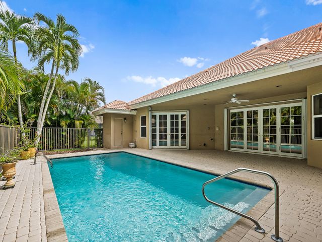 1207 Manor Drive S, Weston, FL 33326