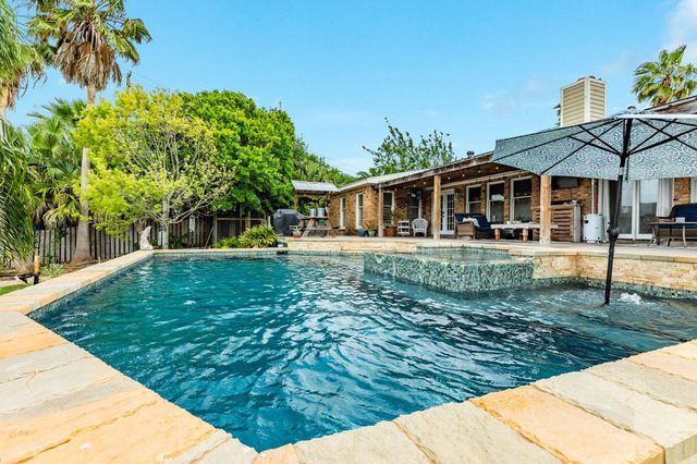 2413 Gerol Drive, Galveston, TX 77551