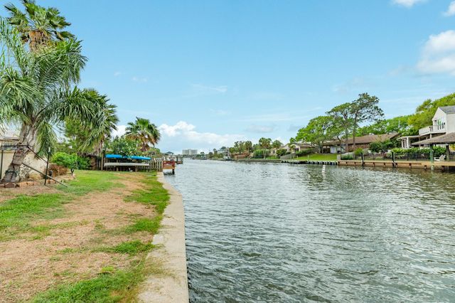 2413 Gerol Drive, Galveston, TX 77551