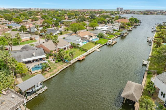 2413 Gerol Drive, Galveston, TX 77551