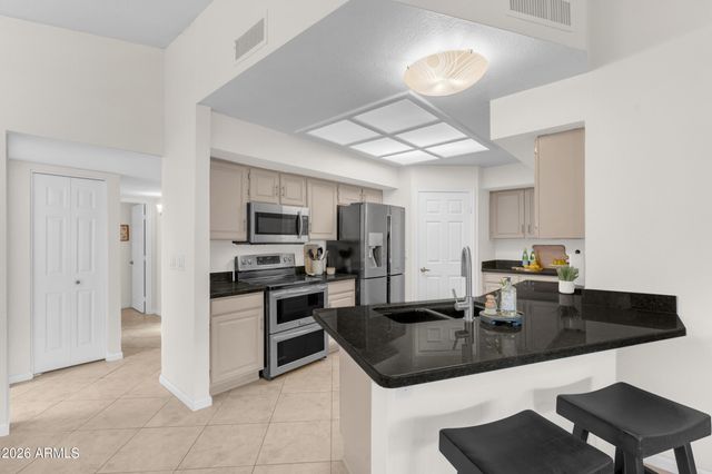 3433 E CEDARWOOD Lane, Phoenix, AZ 85048