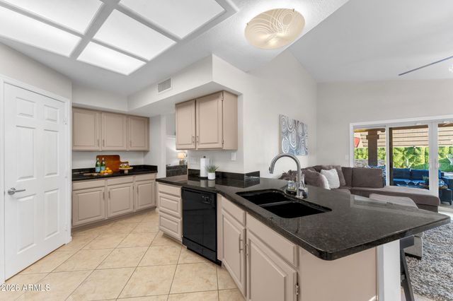 3433 E CEDARWOOD Lane, Phoenix, AZ 85048