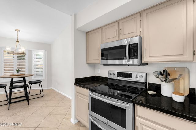 3433 E CEDARWOOD Lane, Phoenix, AZ 85048