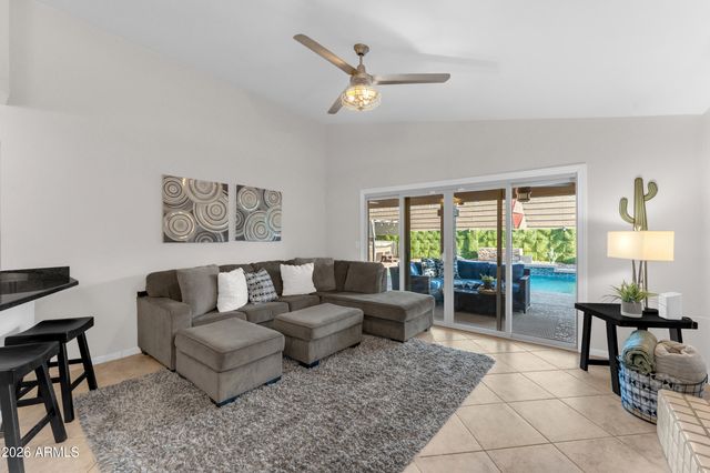3433 E CEDARWOOD Lane, Phoenix, AZ 85048