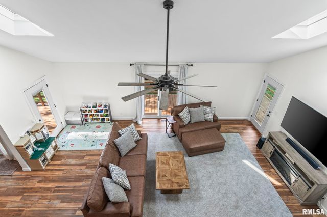 5037 Wesley Chapel Road, New Berlin, IL 62670