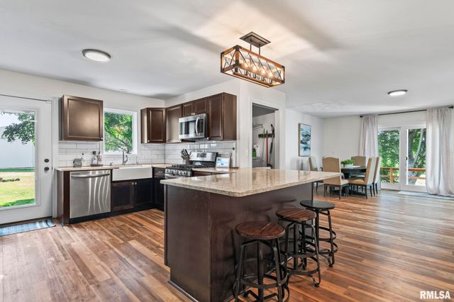 5037 Wesley Chapel Road, New Berlin, IL 62670