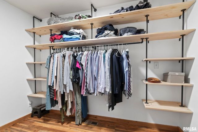 5037 Wesley Chapel Road, New Berlin, IL 62670