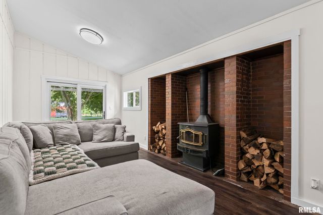 5037 Wesley Chapel Road, New Berlin, IL 62670