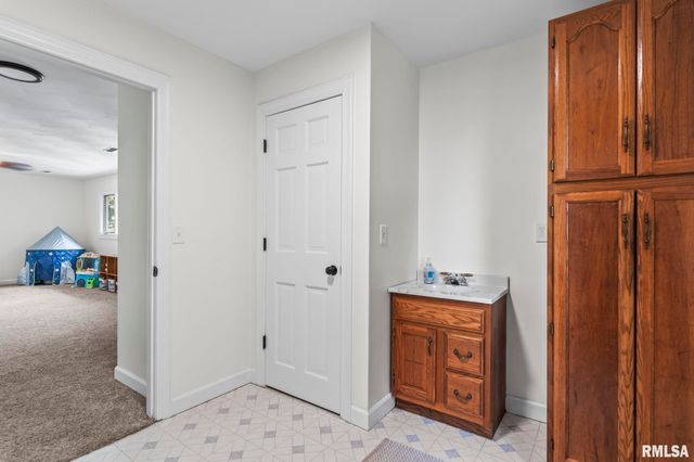 5037 Wesley Chapel Road, New Berlin, IL 62670