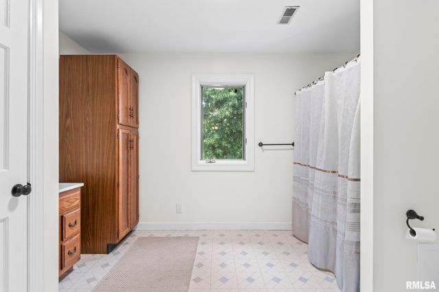 5037 Wesley Chapel Road, New Berlin, IL 62670