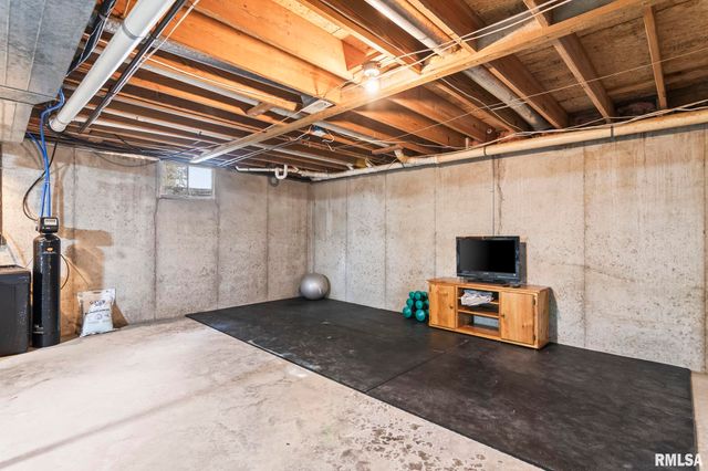 5037 Wesley Chapel Road, New Berlin, IL 62670