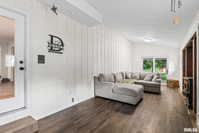 5037 Wesley Chapel Road, New Berlin, IL 62670