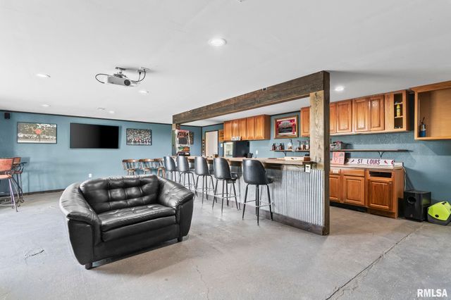 5037 Wesley Chapel Road, New Berlin, IL 62670