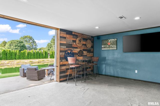 5037 Wesley Chapel Road, New Berlin, IL 62670