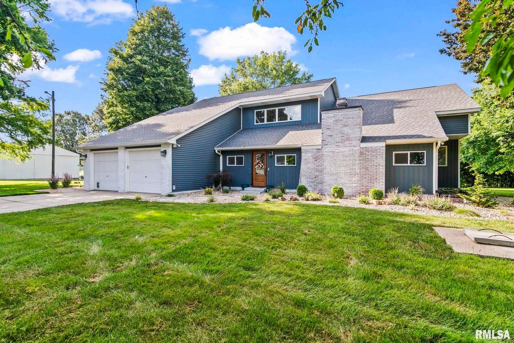 5037 Wesley Chapel Road, New Berlin, IL 62670