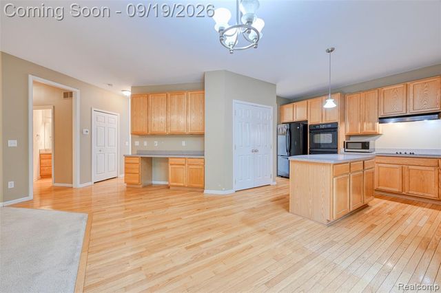 24371 Cavendish Avenue, Novi, MI 48375