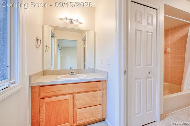24371 Cavendish Avenue, Novi, MI 48375