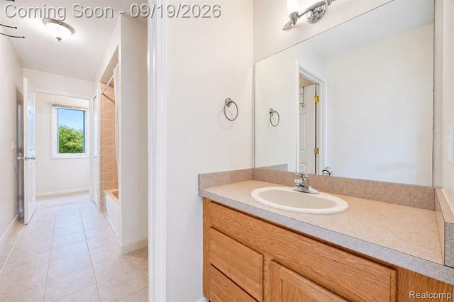 24371 Cavendish Avenue, Novi, MI 48375