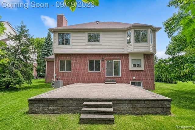 24371 Cavendish Avenue, Novi, MI 48375