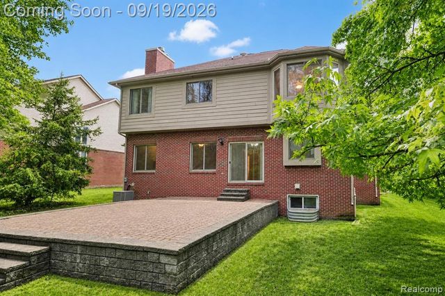 24371 Cavendish Avenue, Novi, MI 48375