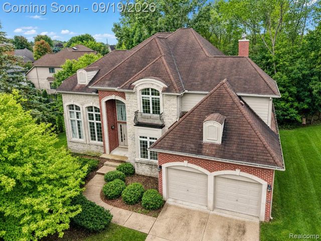24371 Cavendish Avenue, Novi, MI 48375