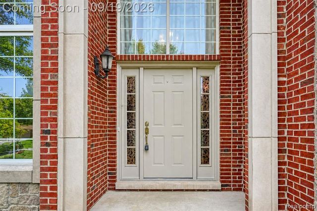 24371 Cavendish Avenue, Novi, MI 48375