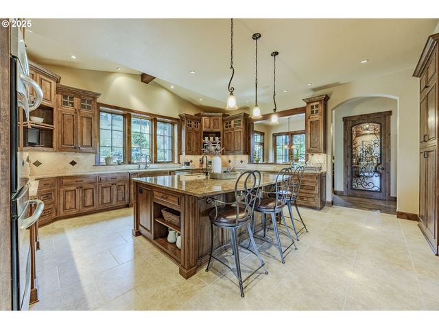 27520 ERICKSON Rd, Eugene, OR 97402