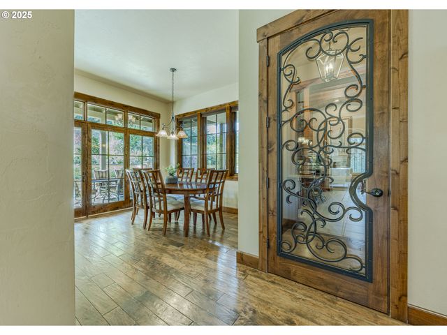 27520 ERICKSON Rd, Eugene, OR 97402