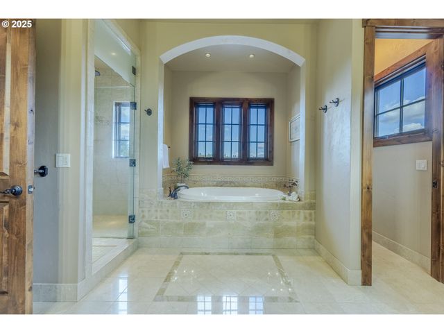 27520 ERICKSON Rd, Eugene, OR 97402