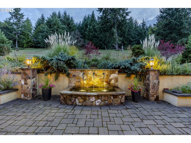 27520 ERICKSON Rd, Eugene, OR 97402