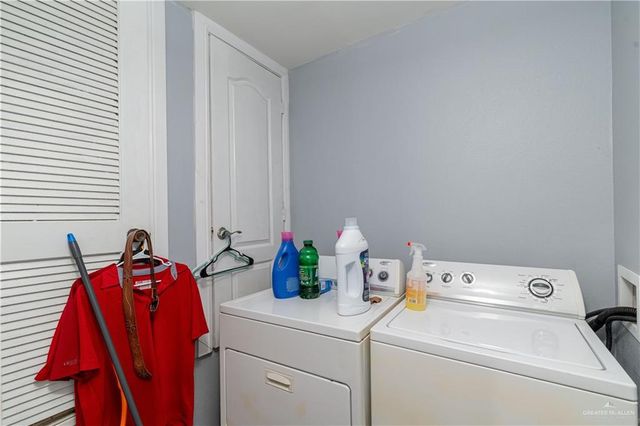 905 N 6th Avenue, Edinburg, TX 78541