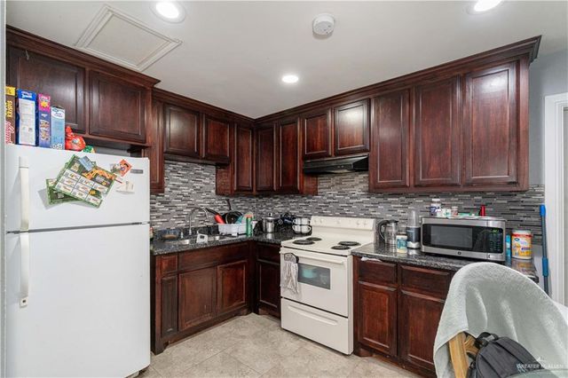 905 N 6th Avenue, Edinburg, TX 78541