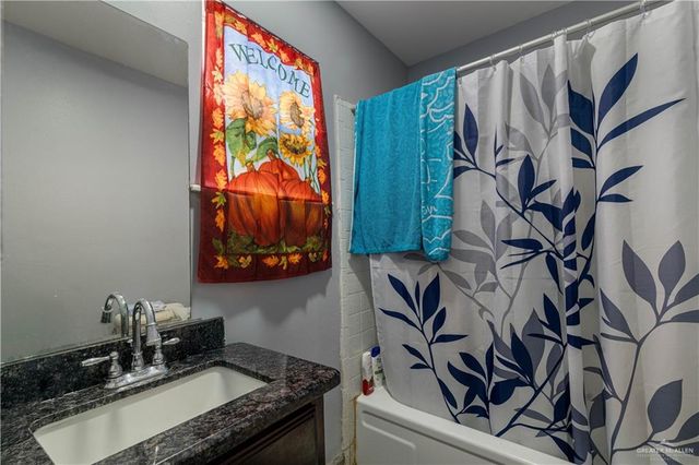 905 N 6th Avenue, Edinburg, TX 78541