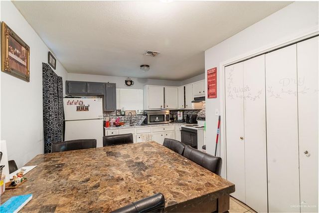 905 N 6th Avenue, Edinburg, TX 78541