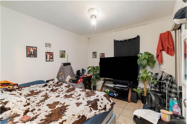 905 N 6th Avenue, Edinburg, TX 78541