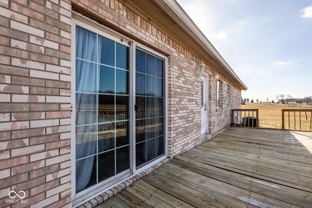 9653 S 200 E, Flat Rock, IN 47234