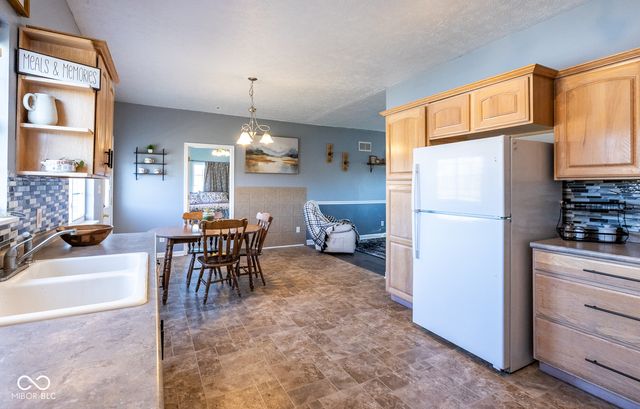 9653 S 200 E, Flat Rock, IN 47234