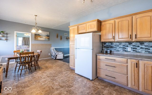 9653 S 200 E, Flat Rock, IN 47234