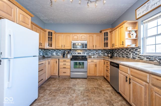 9653 S 200 E, Flat Rock, IN 47234