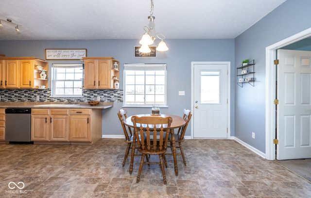 9653 S 200 E, Flat Rock, IN 47234