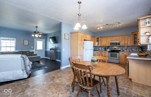 9653 S 200 E, Flat Rock, IN 47234