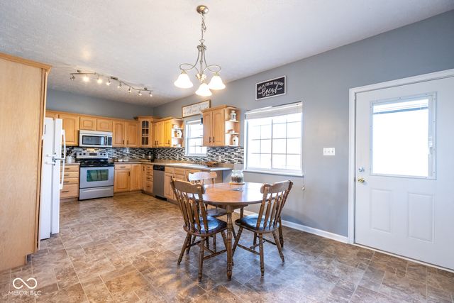 9653 S 200 E, Flat Rock, IN 47234