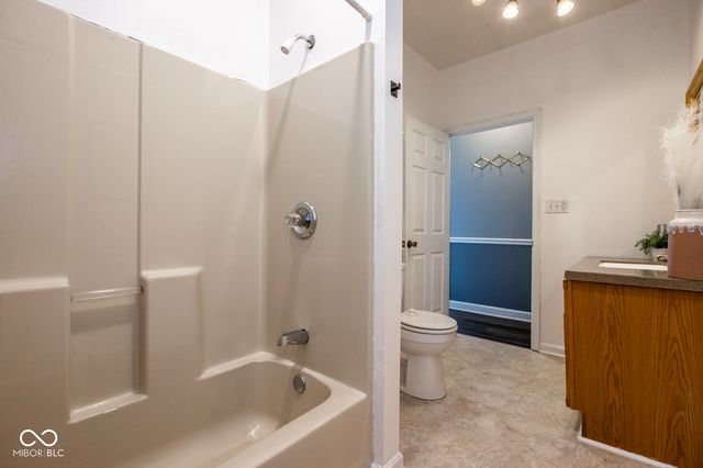 9653 S 200 E, Flat Rock, IN 47234