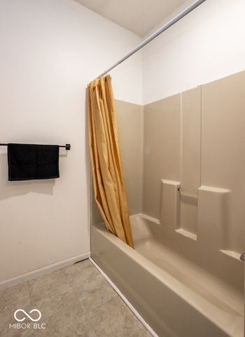 9653 S 200 E, Flat Rock, IN 47234