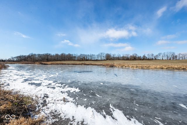 9653 S 200 E, Flat Rock, IN 47234