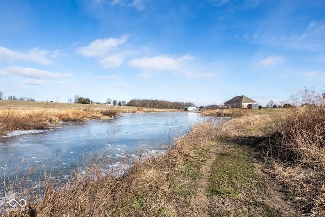 9653 S 200 E, Flat Rock, IN 47234