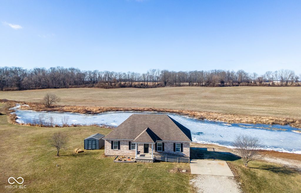 9653 S 200 E, Flat Rock, IN 47234