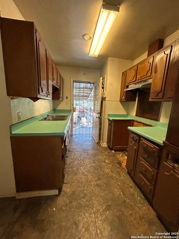 2130 Burnet, San Antonio, TX 78202