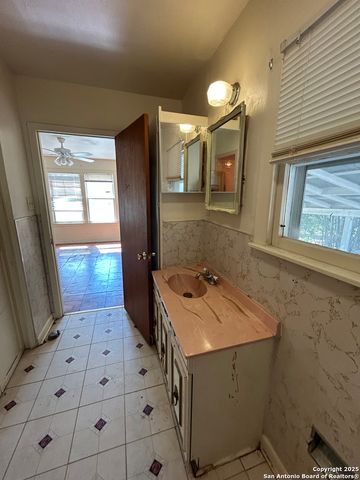 2130 Burnet, San Antonio, TX 78202