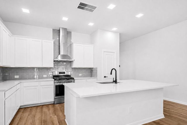 912 Prominence WAY, Leander, TX 78641